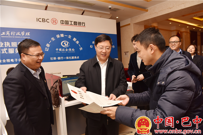 何平调研民营经济发展和放管服工作
