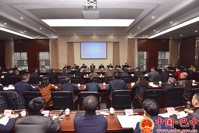 何平主持召开市政府四届第93次常务会议